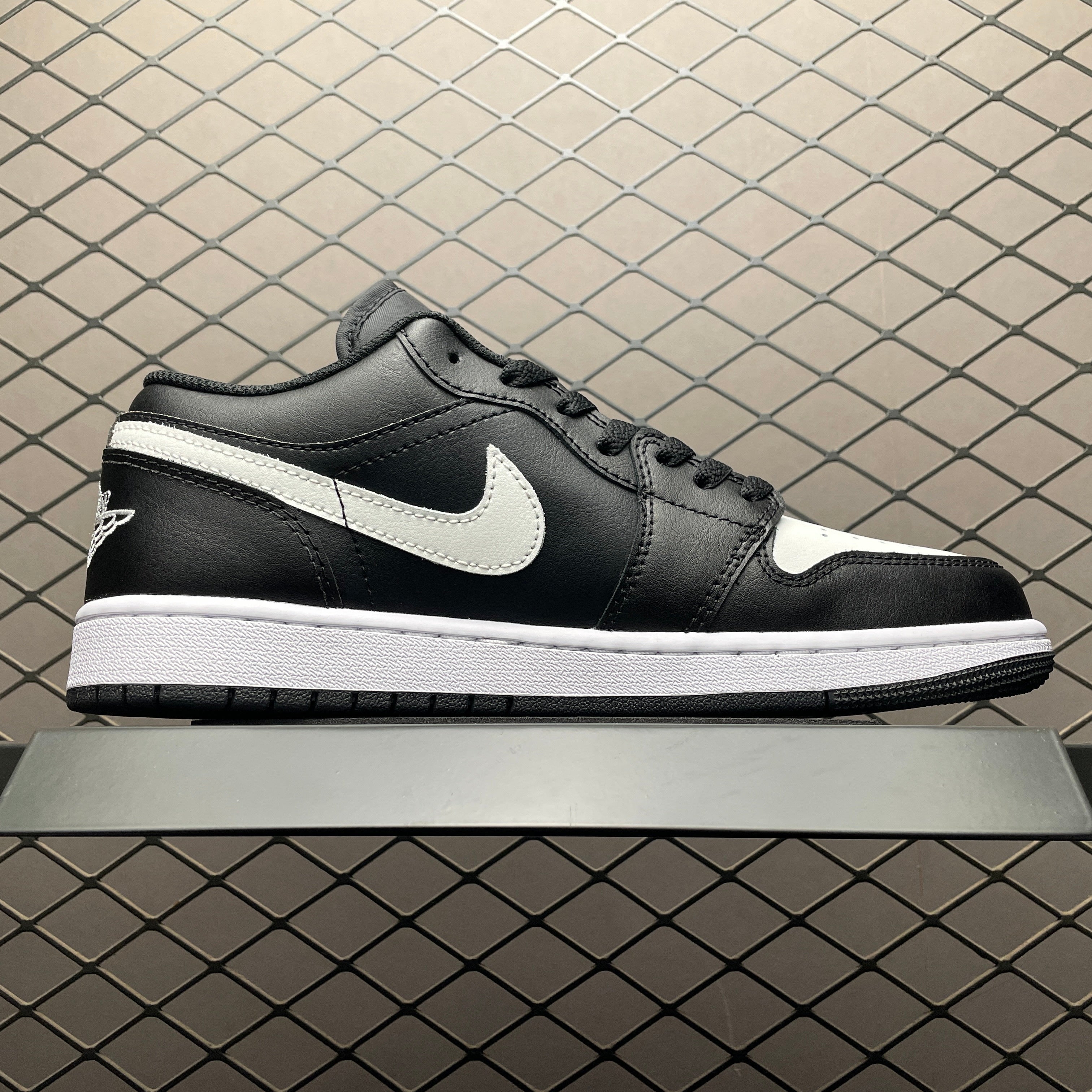 Air Jordan 1 Low "Black / Summit White"