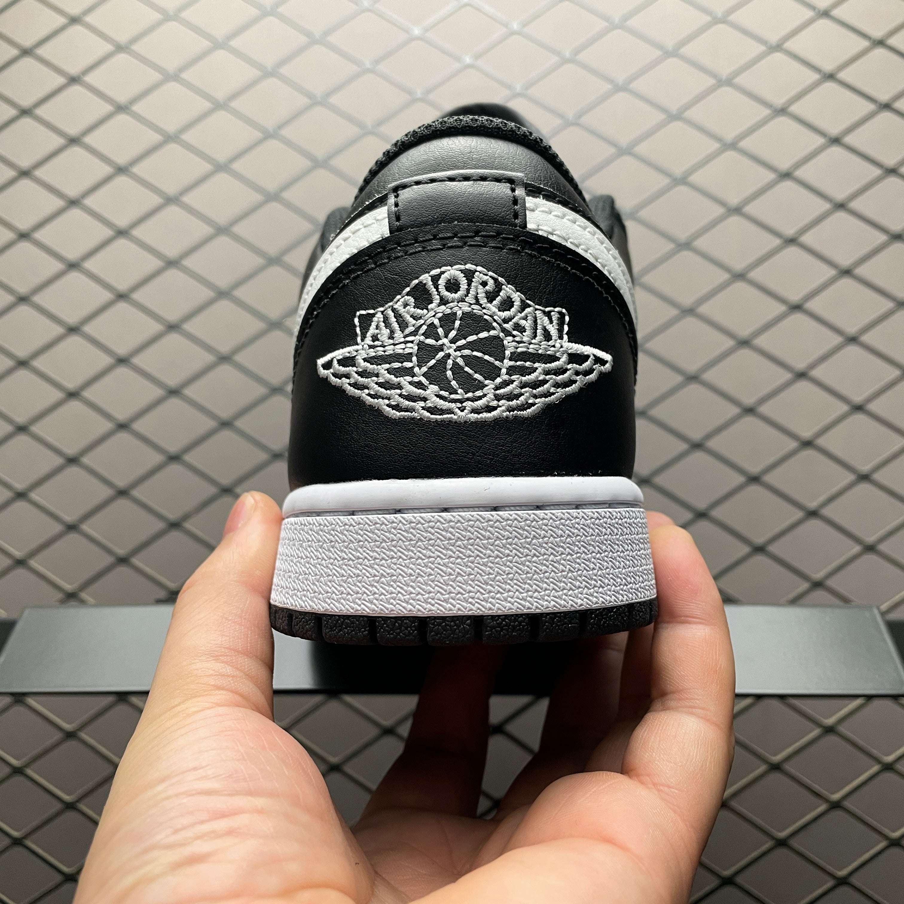 Air Jordan 1 Low "Black / Summit White"